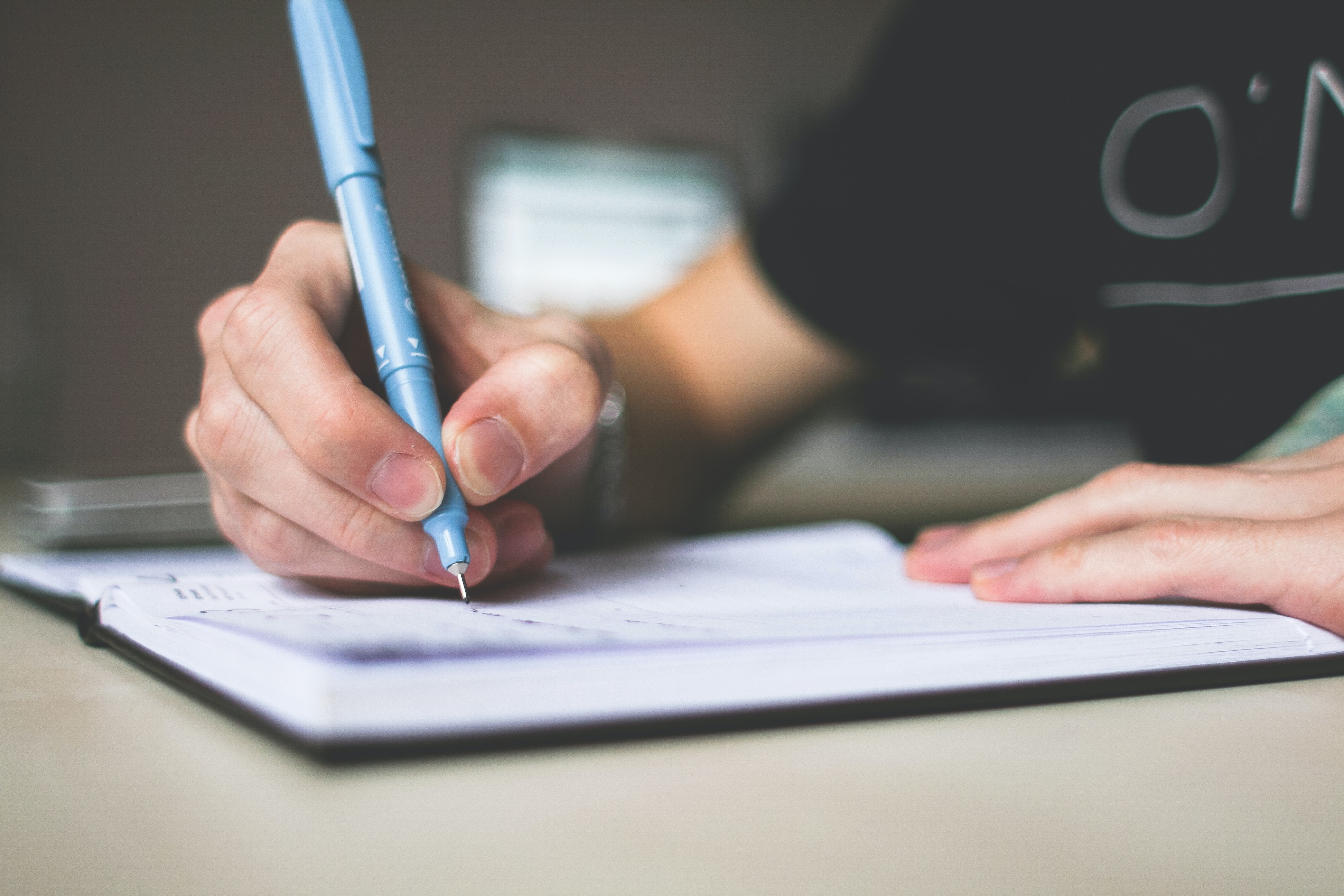 Com reescriure: reflexions, mètode i eines per a narradors
